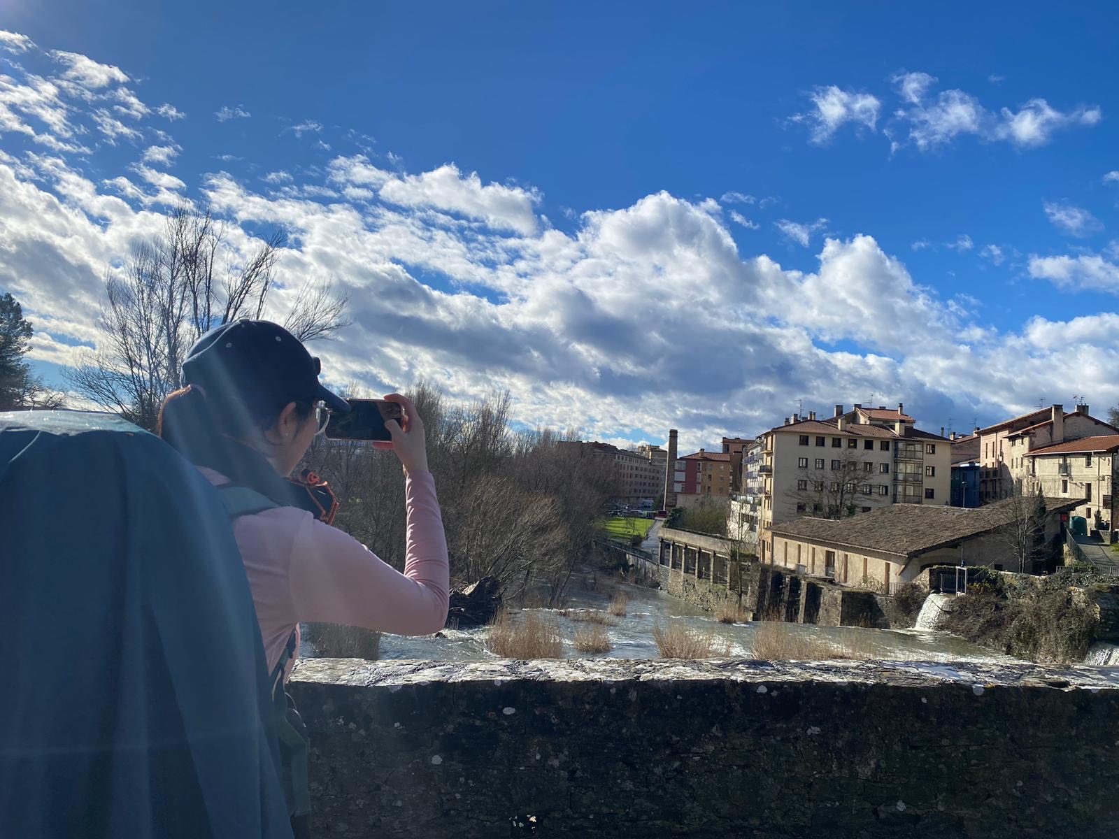 산티아고 순례길을 걷는 사람들